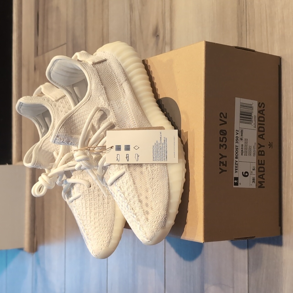NWT NIB Yeezy 350 V2 Bone White Men's 6 Women's 7.5